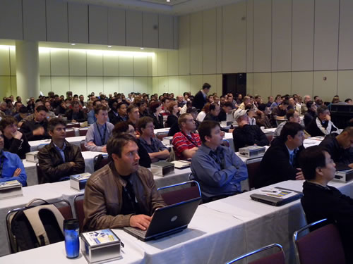 Full room at the "Platform" track