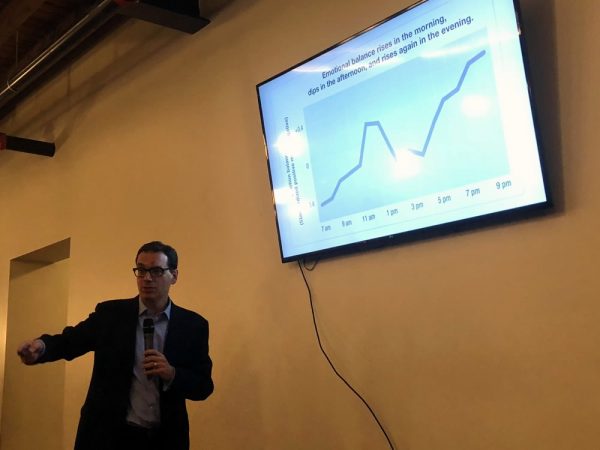 Daniel Pink with slide: "EMotional balance rises in the morning, dips in the afternoon, and rises again in the evening."