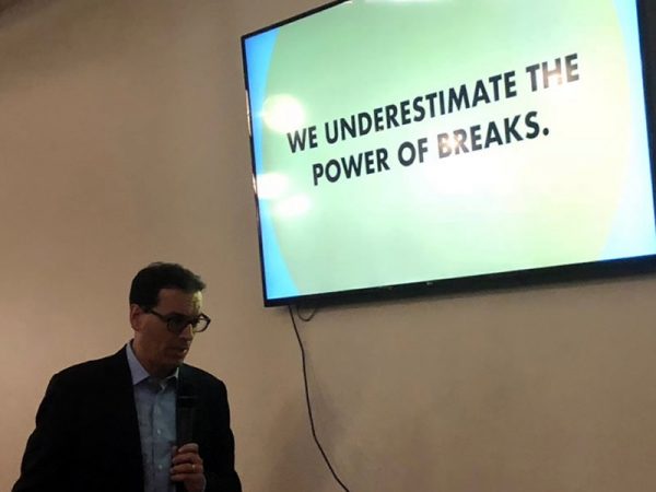 Daniel Pink and slide: "We underestimate the power of breaks"