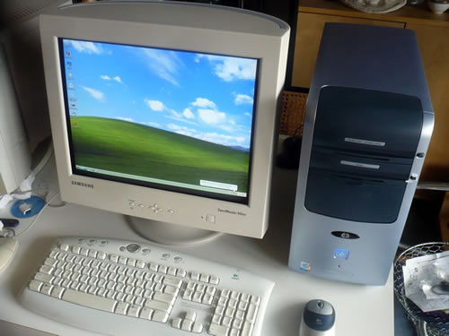 HP Desktop and Samsung 19" CRT monitor
