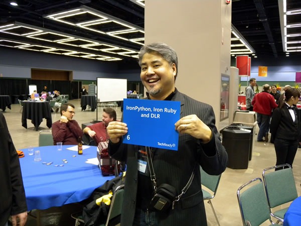 Joey deVilla at TechReady 8, holding up an "IronPython, IronRuby and DLR" sign