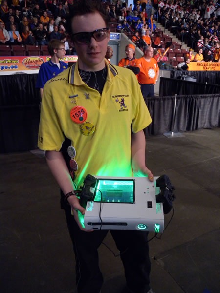dude_with_xbox_360_controller