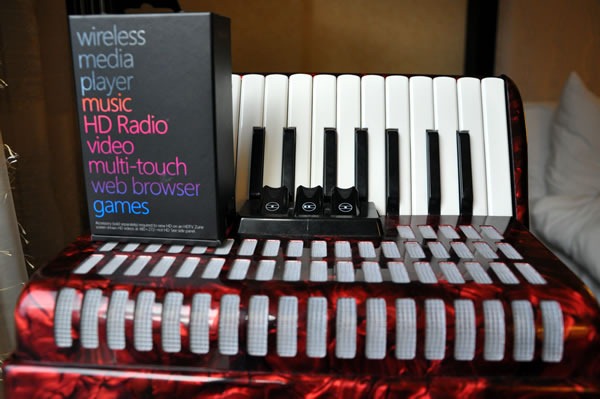 zune_hd_and_accordion