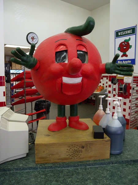 06 apple mascot