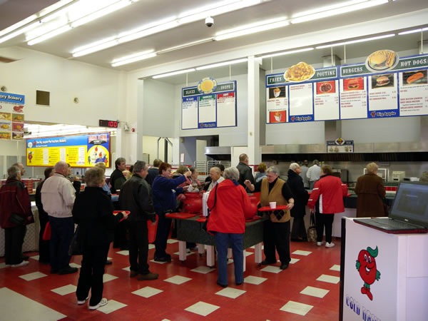 07 pie crowd