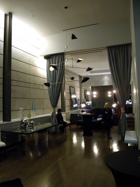 01 empty suite 1