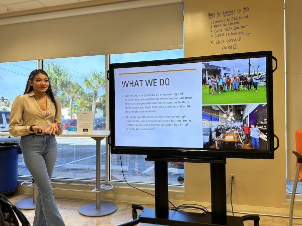 Samantha Ramos does the introductory presentation at Tampa Bay Techies’ “Breaking Into Tech’ event.