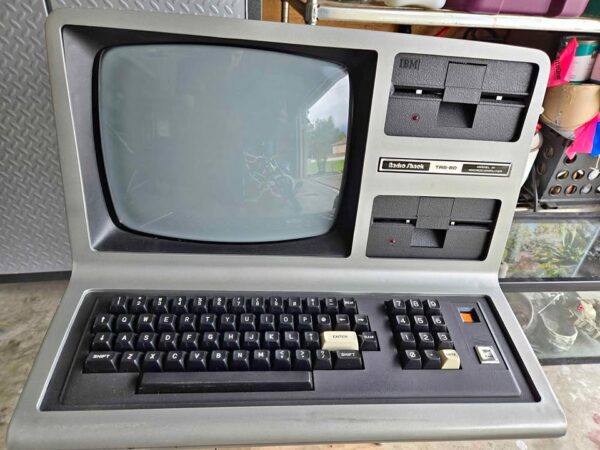 Deal of the Day: TRS-80 Model III, still working — $150! : Global Nerdy