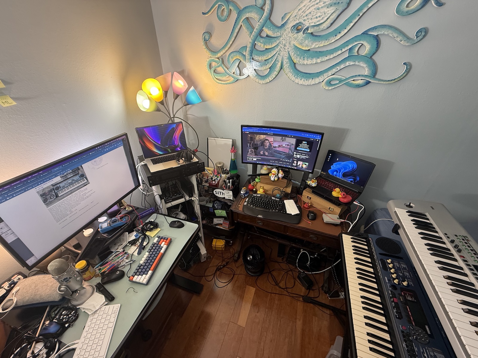 Joey de Villa’s home office.