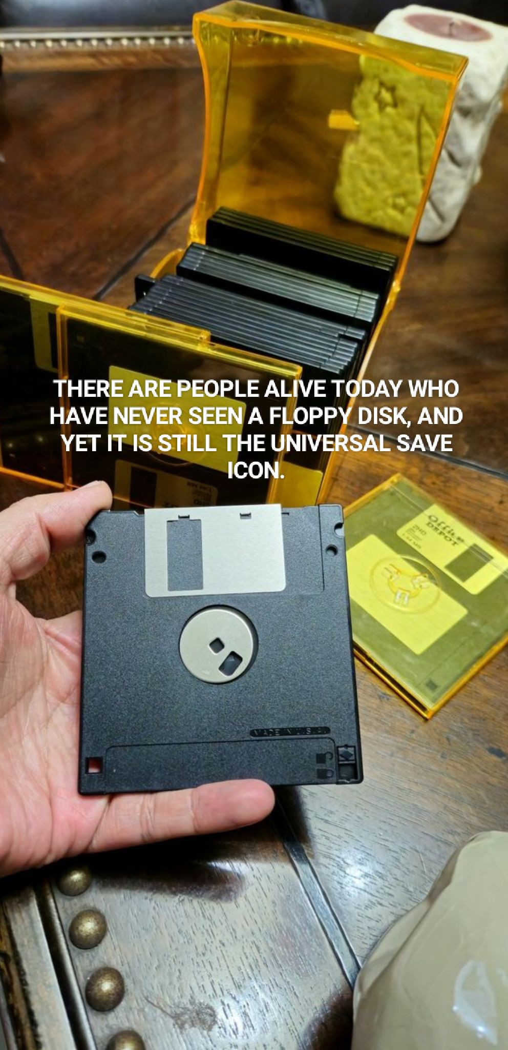 floppy-disk-as-save-icon
